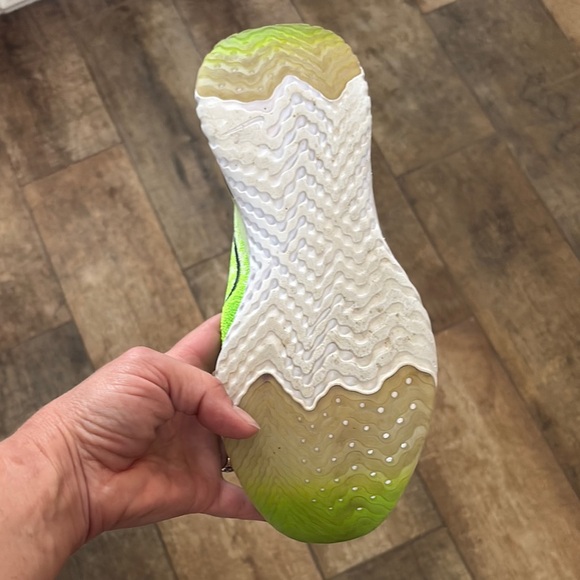 Nike Ladies Lime Green Running Shoes size 9 - Picture 8 of 10